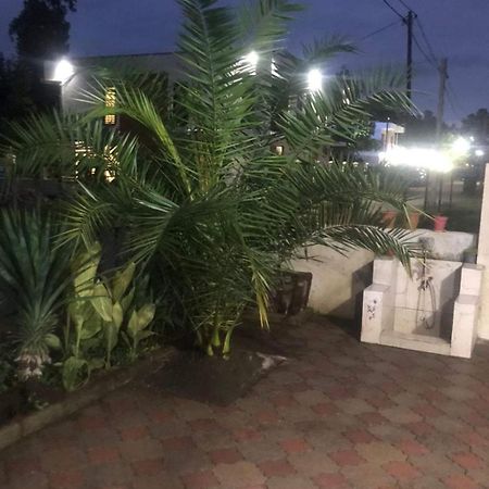 Hotel Lotus 乌雷基 外观 照片