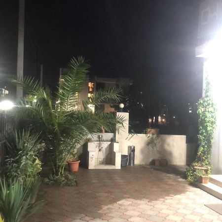 Hotel Lotus 乌雷基 外观 照片