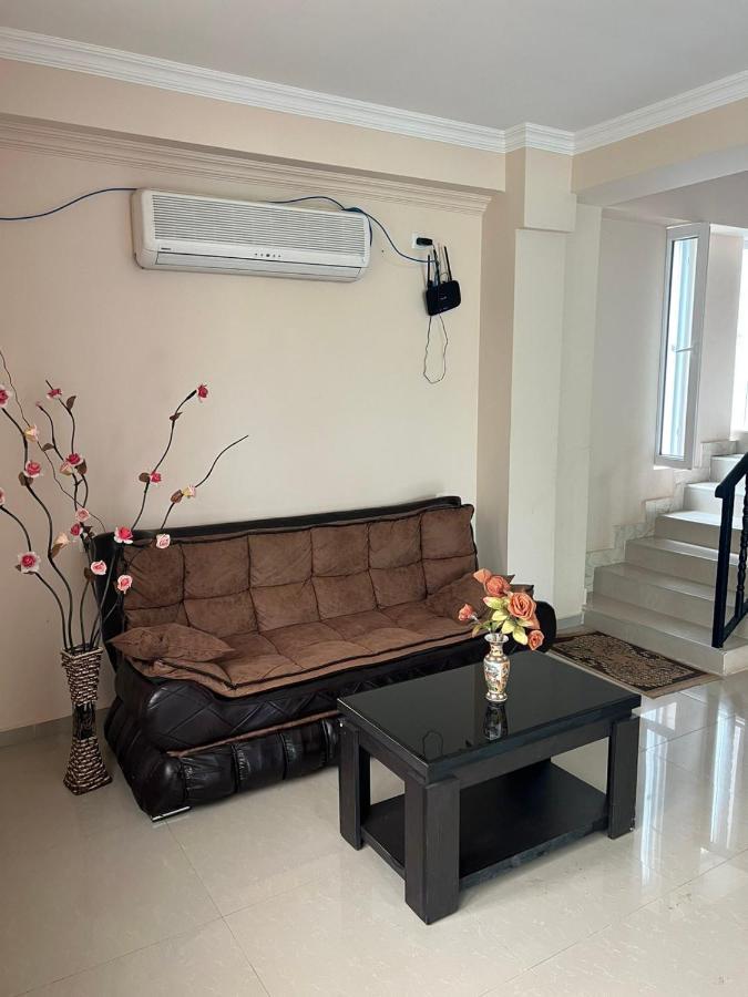 Hotel Lotus 乌雷基 外观 照片