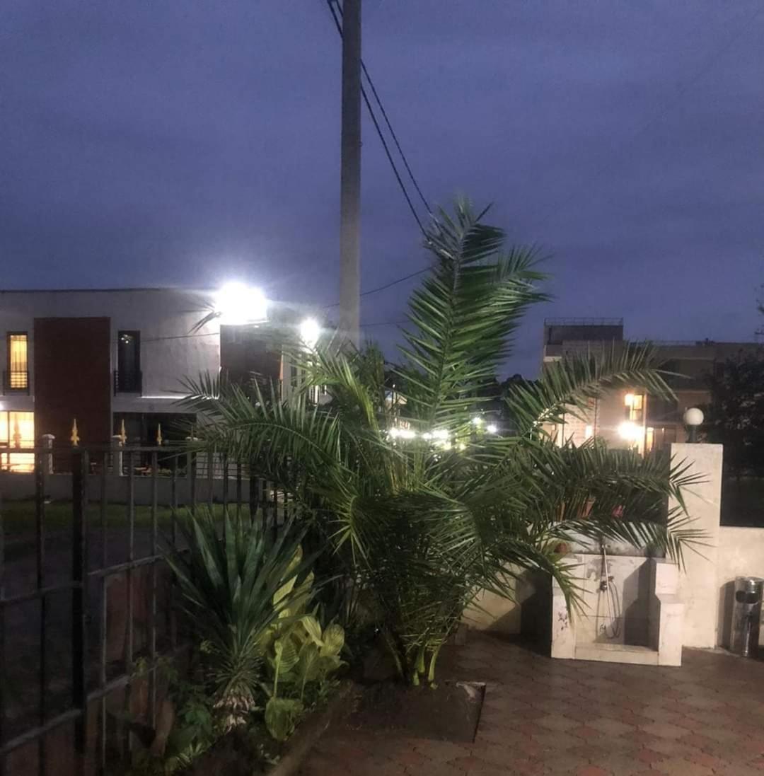 Hotel Lotus 乌雷基 外观 照片