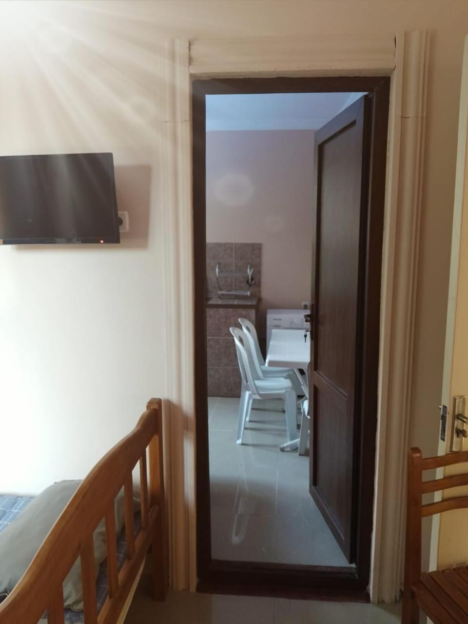 Hotel Lotus 乌雷基 外观 照片